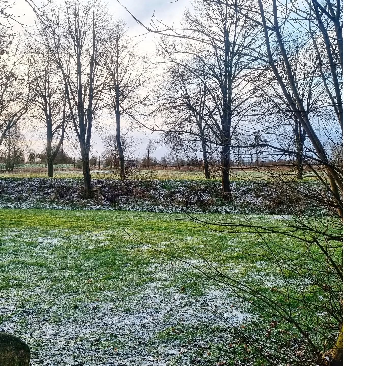 Tut das Not mit dem Schnee? 😅😅🌨🌈
Naja der Hobbitofen macht auch Märzschnee erträglich 🫣🔥🔥