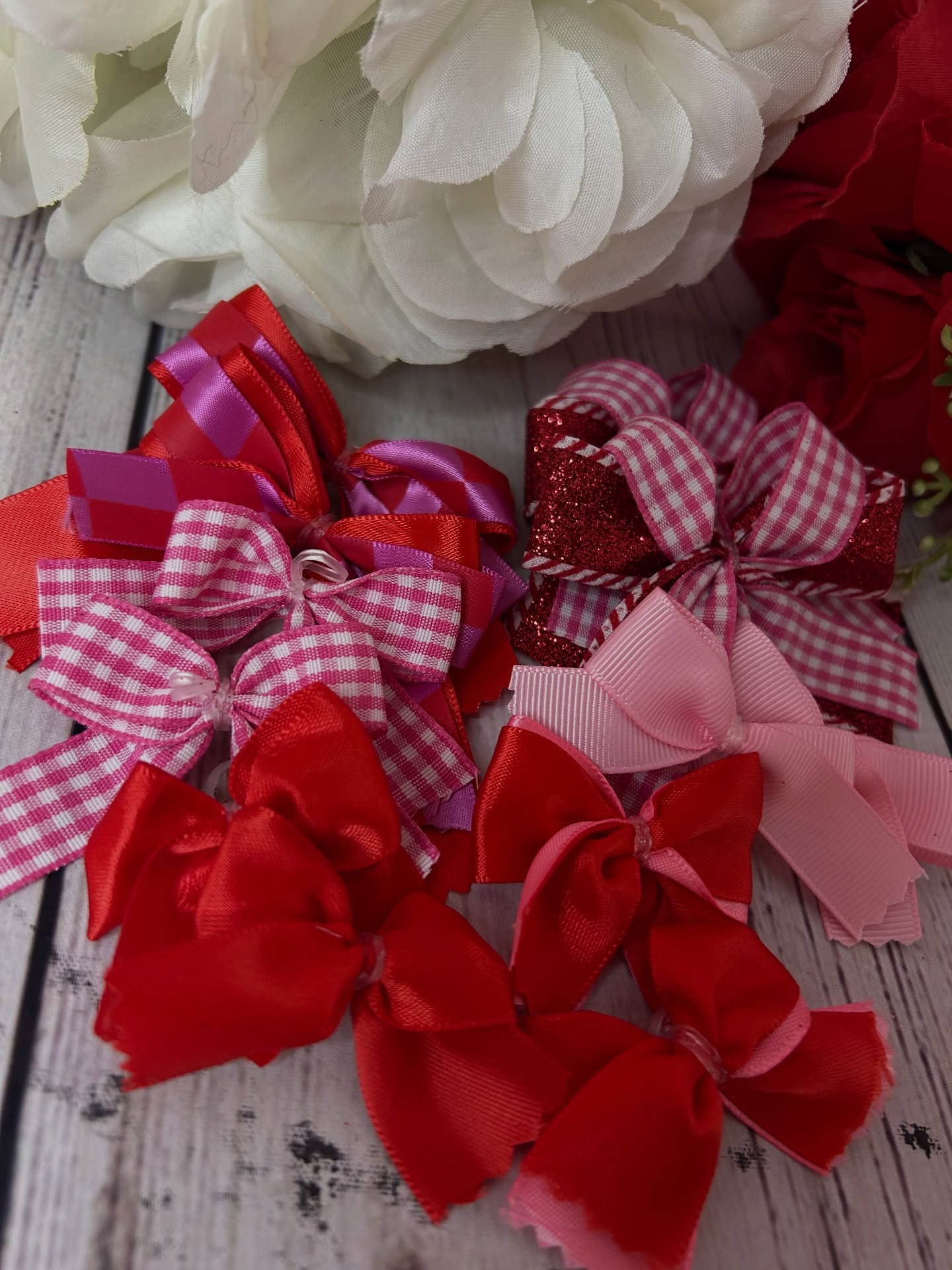 Because details matter 🎀 Handmade valentines bows for the cuties ❤️💕 @pawsh.cle
#pawshcle #clevelanddogs #clevelandgroomer #clevelanddoggroomer #cleveland