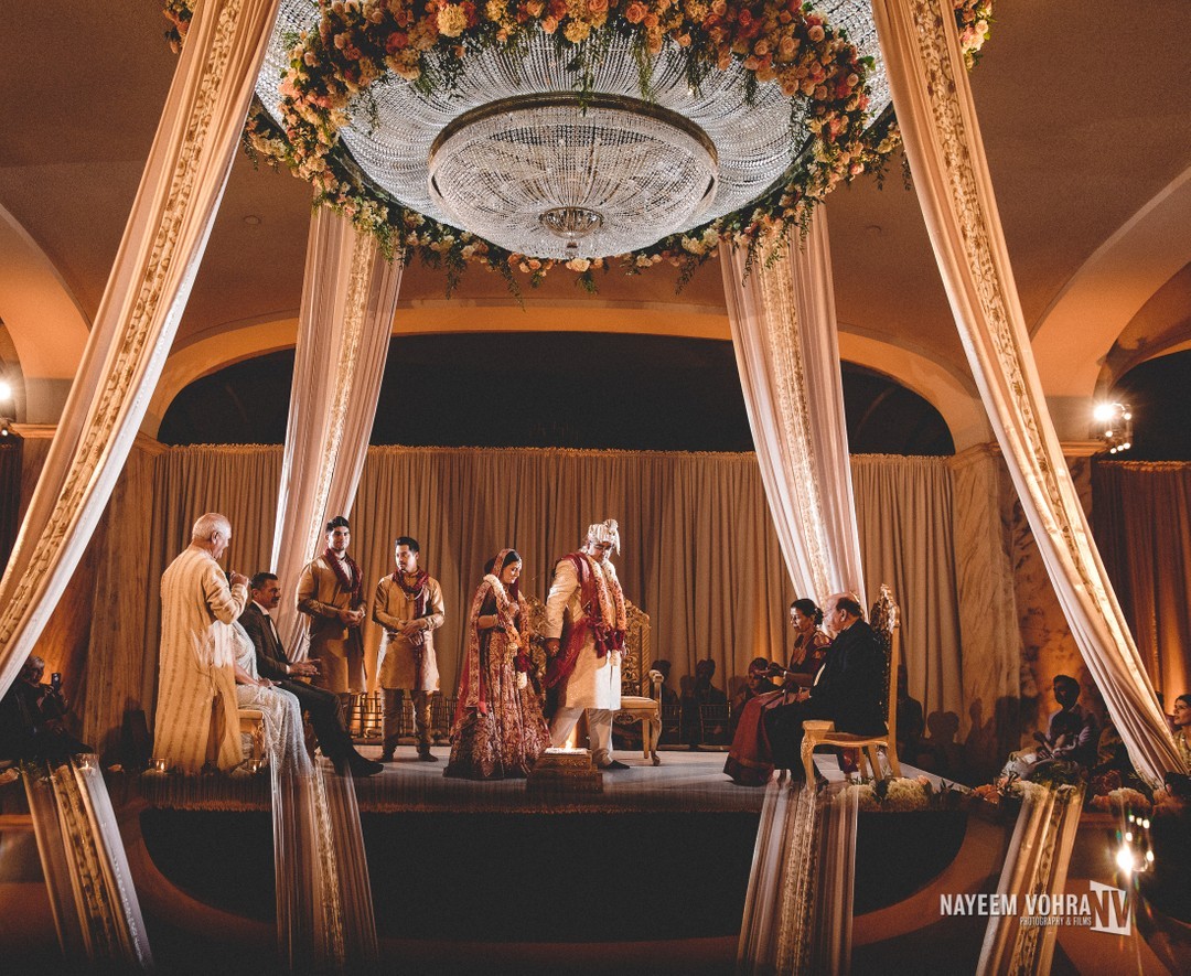 More drama than a #SanjayLeelaBhansali wedding
#WeddingDecorator: @elegant.affairs
#WeddingPhotography: @nayeem_vohra #nayeemvohraphotography