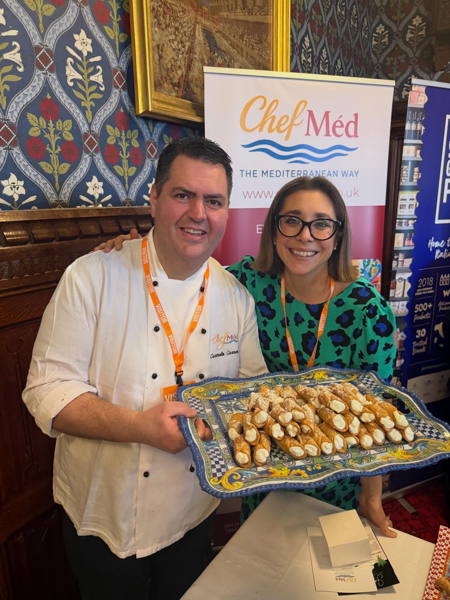 Italian Chefs together… leave the gun and take the cannoli 🙅🔫 @lizzies_cucina ♥️