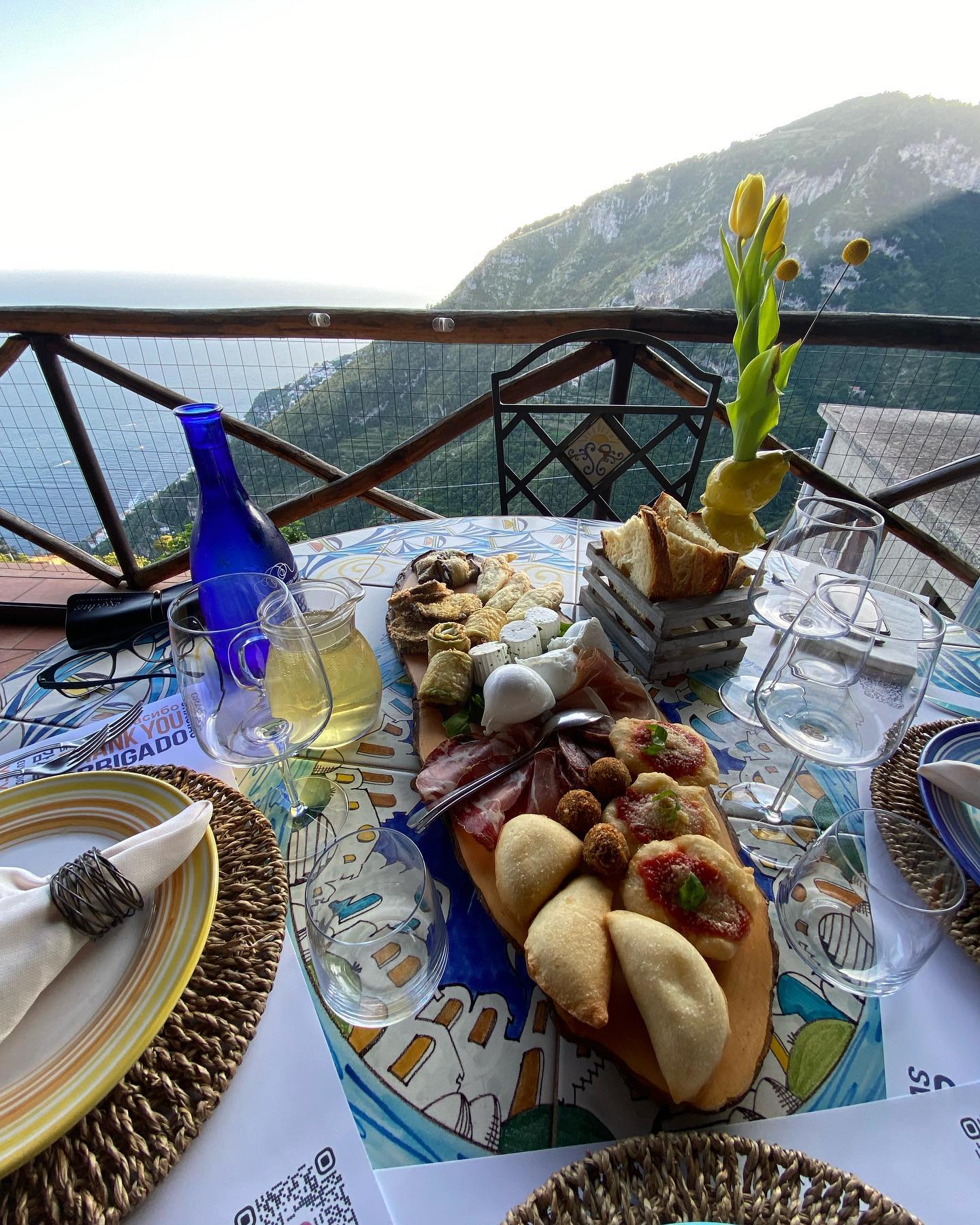 Il Paradiso esiste.
Heaven exists.
Greetings from the Amalfi Coast โค๏ธ
