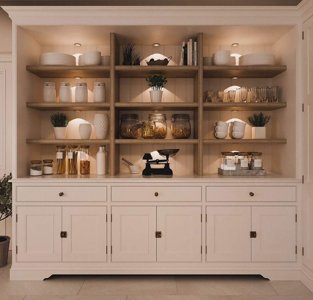 Pantry Wall inspiration by @holly_oak_house 🤍🤍🤍
#pantryorganization #pantrywall #pantrystorage #kitchendecor