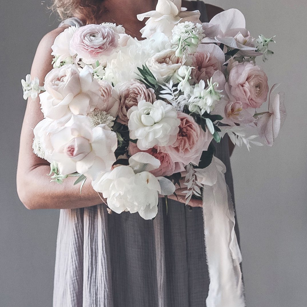 In love with this bridal bouquet ☁️☁️☁️ #bridalbouquet #northernbeacheswedding #northernbeachesflorist #weddingbouquet #sydneyweddingflorist