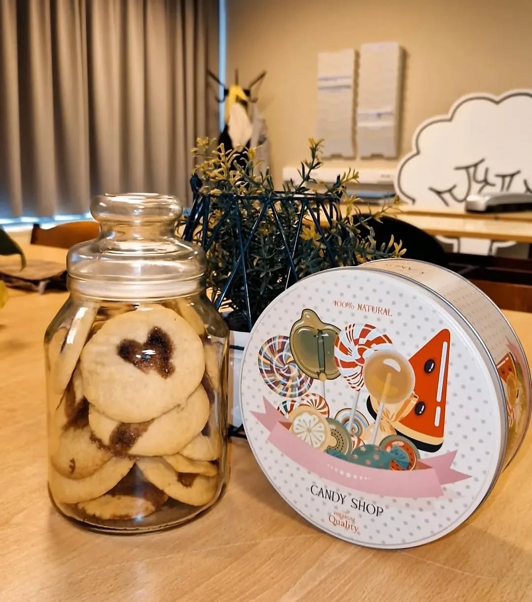 Koffie en thee in OKAN!
Dinsdag 16 mei zijn alle ouders/voogden/begeleiders welkom op onze school om gezellig een kopje koffie โ๏ธ of thee ๐ซ te komen drinken.
Onze leerlingen hebben alvast wat lekkers gebakken! ๐ช
Zien we jou morgen ook? Welkom van 8u45 - 10u00.
Tot dan!