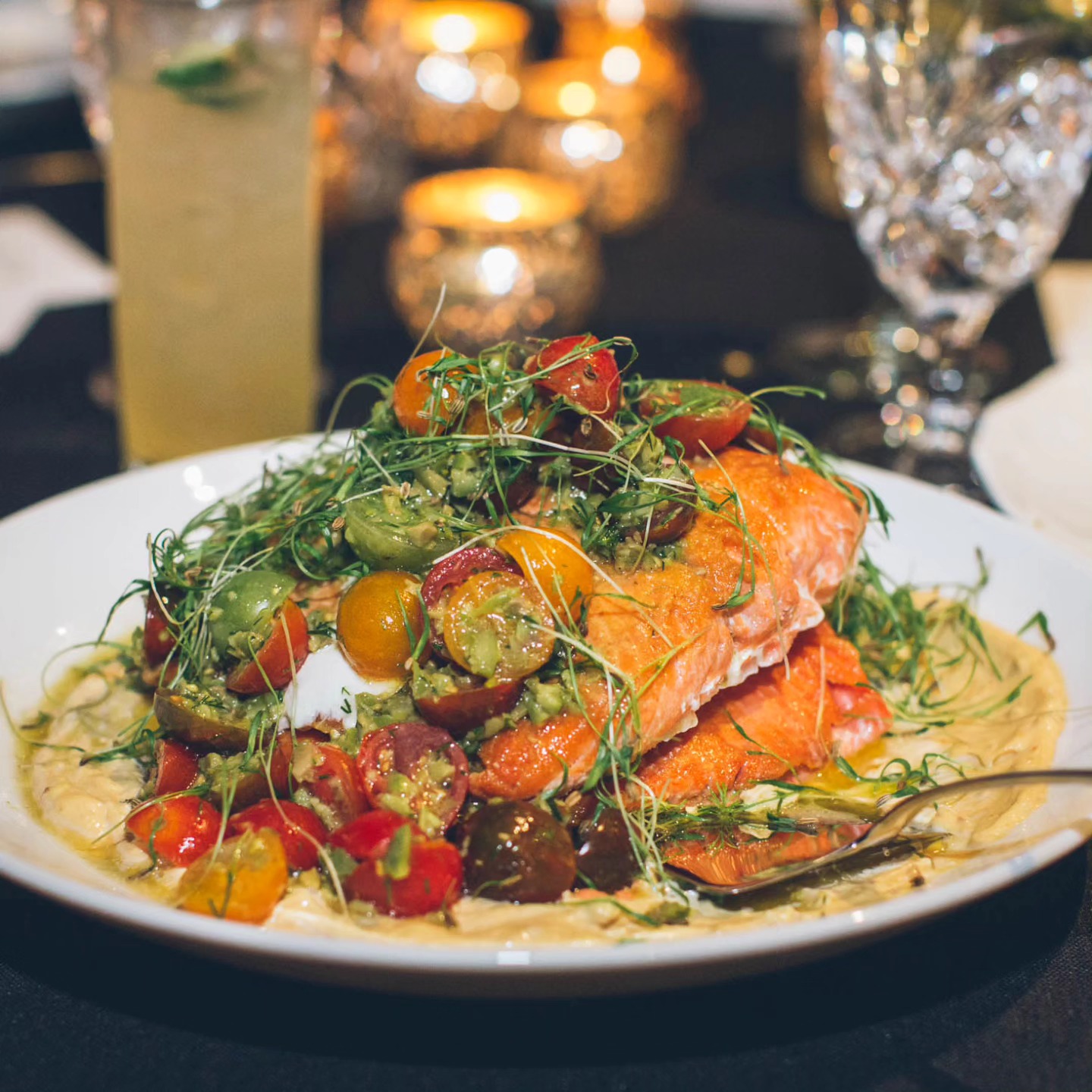 Look at this gorgeous Salmon with fresh summery colorful cherry tomatoes 🍅 Our in house caterer @artemisfoods sources from local farms to get the freshest in season produce for your menu!
📸@anikoproductions
#everettwest #artemisfoods #pdx #foodie #thepearl #pdxparty #oregonwedding #partyinportland #portlandia #pdxevent #portlandvenue
‐‐----------‐----------------------------------------------------------------
Book an event at our venue. Great for any occasion: business, birthday, wedding, dance party, fundraisers and more! In house caterer @artemisfoods. Bring your imagination! For more information, link in bio.