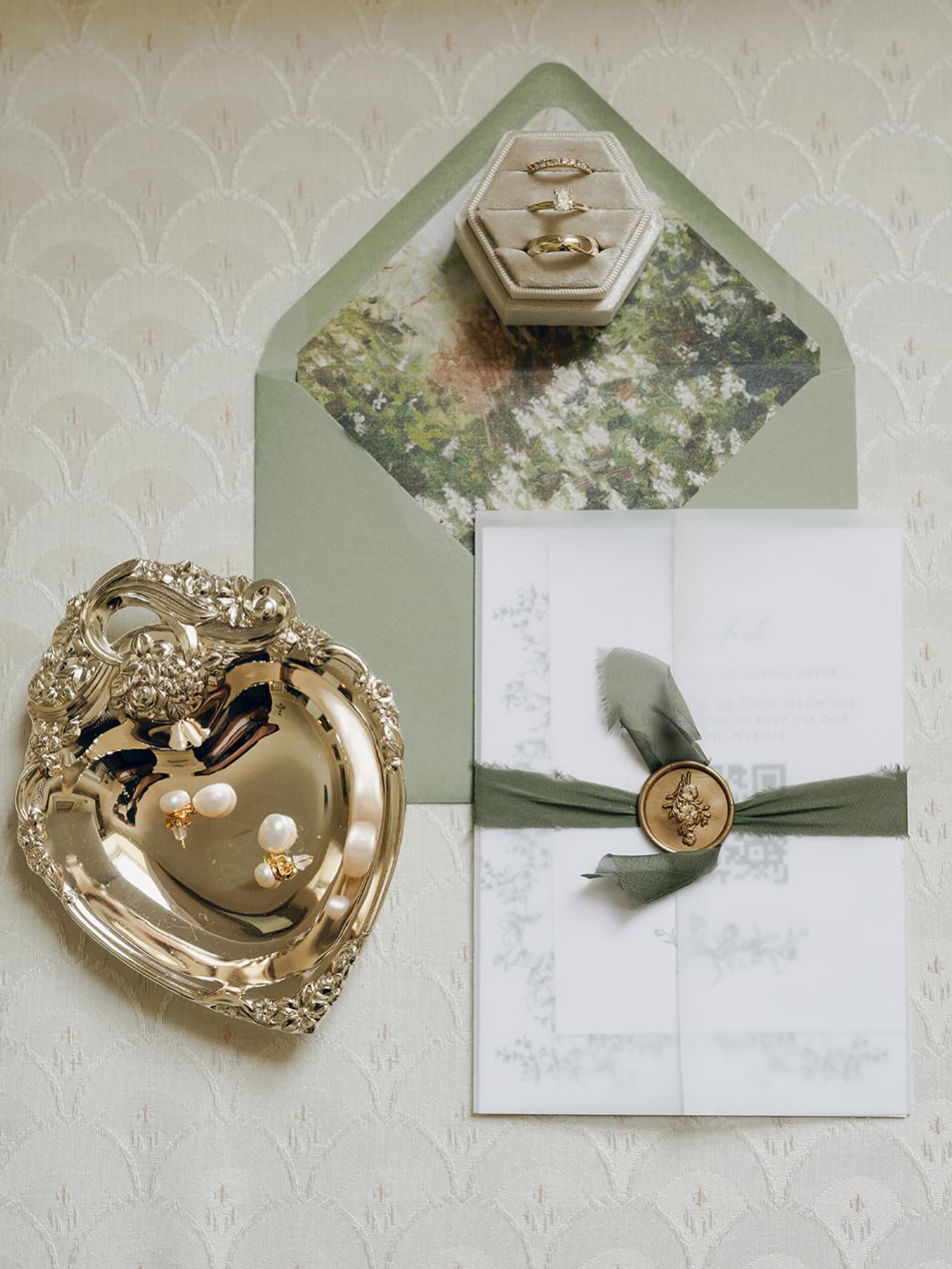 When even the invitations are dressed to impress. 🤍
Coordination - @dmvweddingsandevents
Venue - @springfield_manor
Photo - @isabelbrachophotos
Florals - @thurmanandfig
Hair - @beyond.the.updo
Make up - @beautifulliflawedbridal
Mocktail supplies - @gatewayliquors
Rentals - @countrycreekfarmhousetables
Photo booth - @activephotobooth