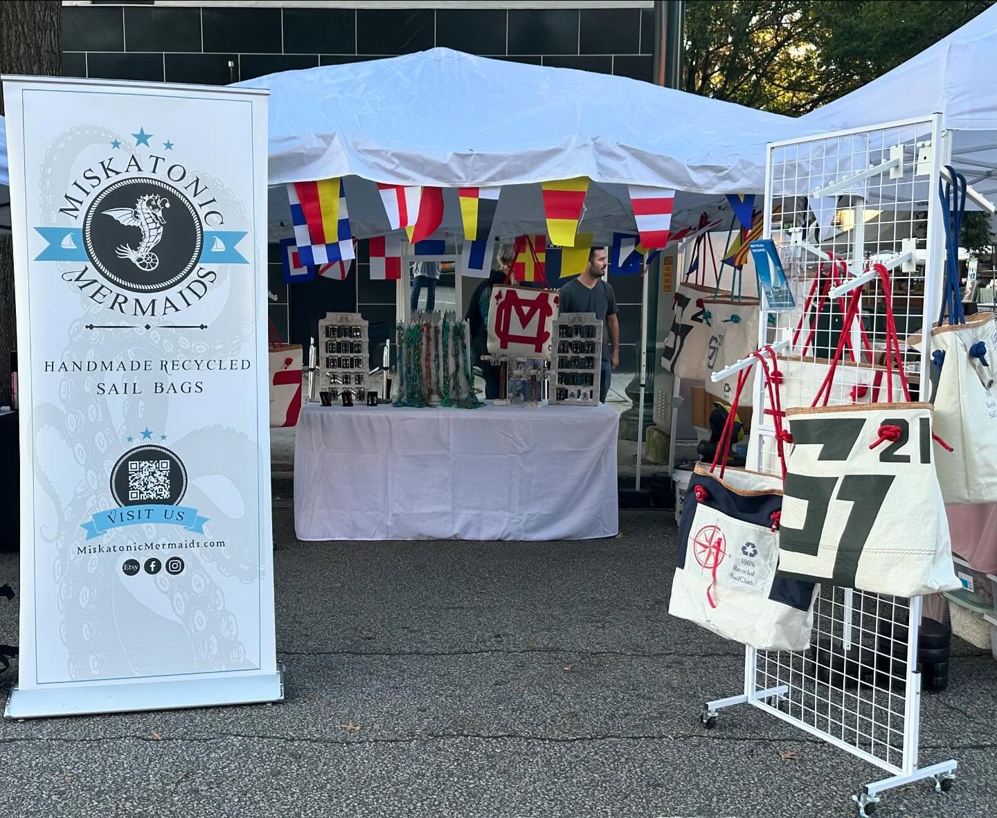 We will be at Soda City Market this coming Saturday, November 30th with newly finished Recycled Sailcloth Bags! Just in time for the holidays ❤️ #miskatonicmermaids #recycledsailbags #recycledsails #sodacitysc #sodacitymarket #shoplocal #supportsmallbusiness #supportlicalartists #sailinglife #sailinglifestyle #smallbusinesssaturday