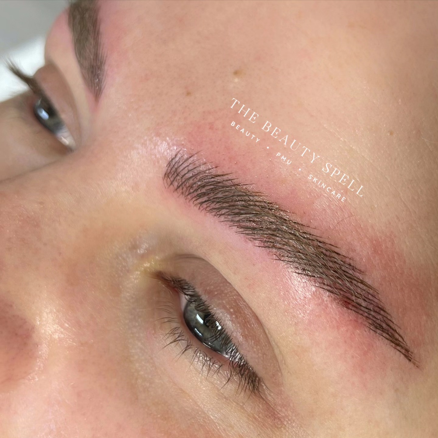 MICROBLADING✨
Upgraded to full and natural brows! Check✅
Foto direct na de behandeling genomen. Roodheid van de huid trekt daarna vanzelf weg.
@ayaahassanii
#microblading #hairstrokes #strokes #brows #upgrade #pmu #assen #browshaping #browsonfleek #microbladingbrows #groningen #upperyourbrowgame #browgoals #happycustomer #naturalbrows