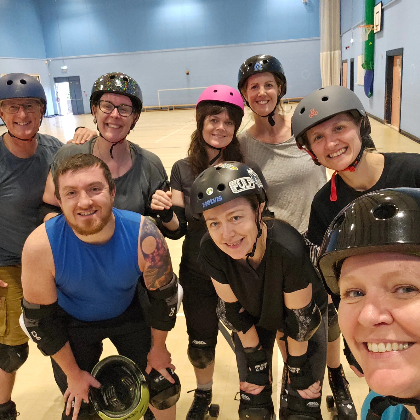Look at this lovely lot!
We did some forwards and backwards skating and stopping, followed by some cardio, then a lovely little paceline cool down.
These guys were fab - plus a couple of new faces! Yey!
Join us sometime, why don't you?
I love Thursdays 🥰
Www.skatefitness.co.uk to book your slot
#skatefitness #fitnesscanbefun #cardio #endurance #ilovethursdays #literallydead #skating