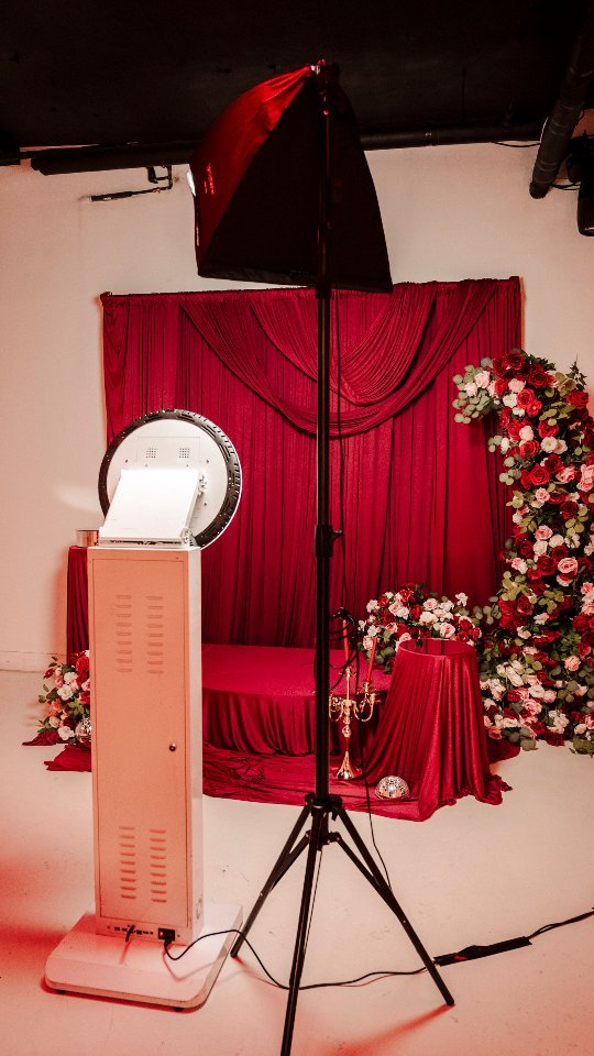 When Galentine’s shows up in her wine era 🍷💃
Moody glam, besties, and main character energy 💘
#GalentinesDay
#GalentinesVibes
#BurgundyAesthetic
#WineToned
#moodyglam