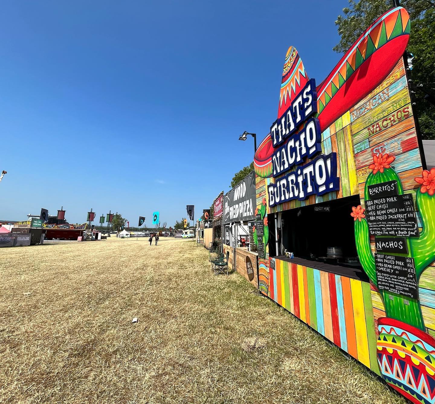 DOWNLOAD FESTIVAL Day 2 - the calm before the crowds on the side of the main stage. We are here all weekend serving up some fully loaded burritos and nachos next to the Avalanche Stage. Sun is out, we have cold drinks and tasty food and a lovely patch of grass to relax on.
@downloadfest @fireanddoughuk