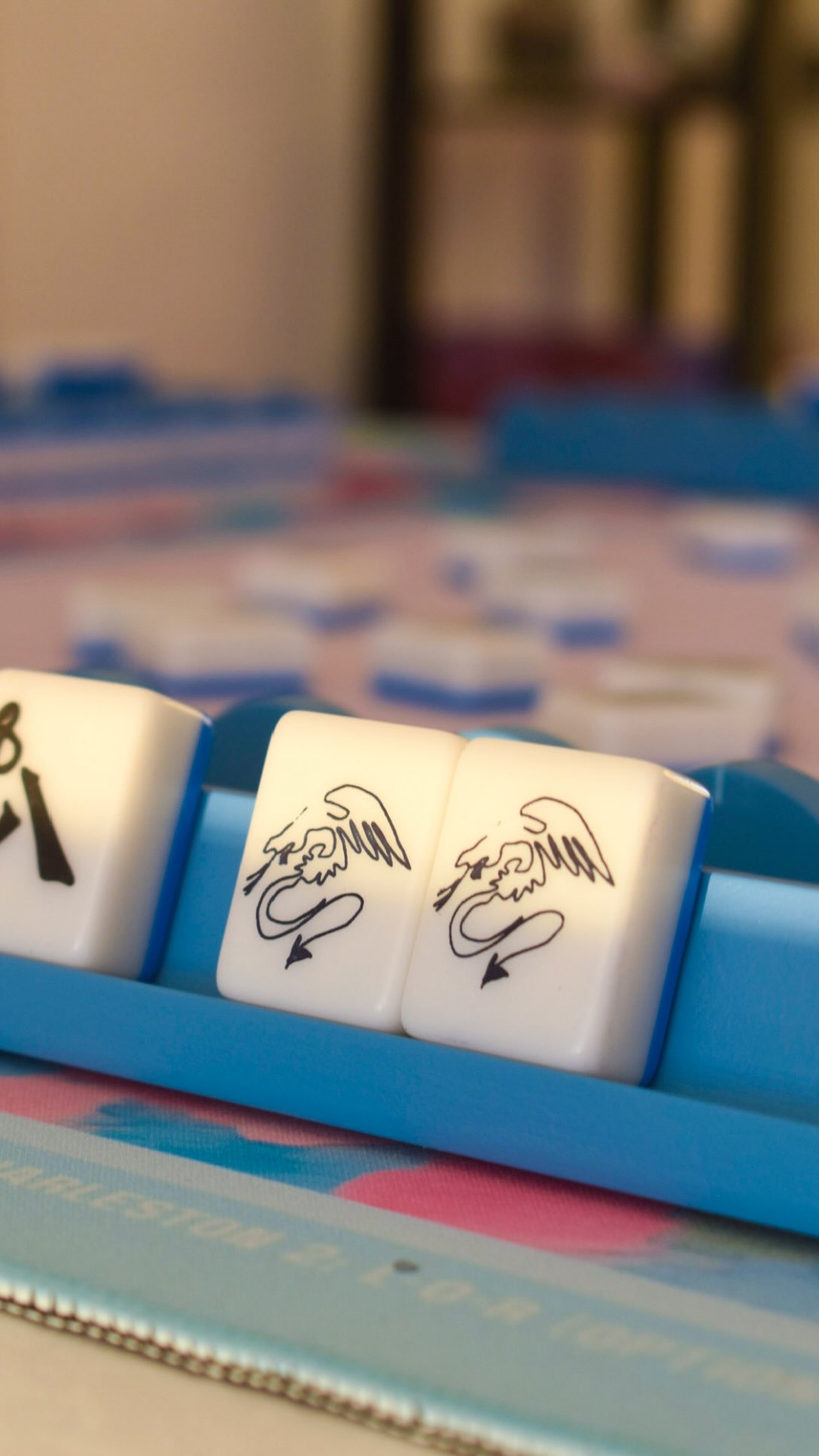 Our Minimalism tiles blend modern design with the comfort of a familiar game🤍 Easy to read and even easier to love😍
Hand drawn art, engraved and hand painted 🎨
#mahjongtiles #mahjong #custommahjong #mahjongart #mahjongset