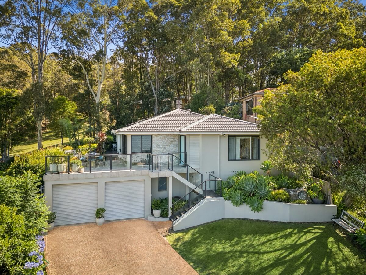 Just bought, off-market, Hugh and I have just purchased a beautiful beach house for our very special clients and friends. Set in lush bushland and with a wonderful ocean view, itâs going to be such a wonderful place to spend lazy summer days - weâre so happy for them! đ