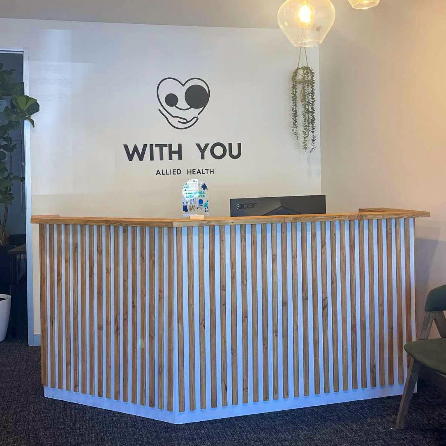 We really enjoyed creating this custom reception desk 😍 Maximising the space and drawing together different design features, it's looking great in its new space!
Thankyou @withyoualliedhealth for allowing us to create this great piece!
#knotsandgrains #reclaimedwood #smallbusiness #supportingsmallbusiness #goldcoast #northbrisbane