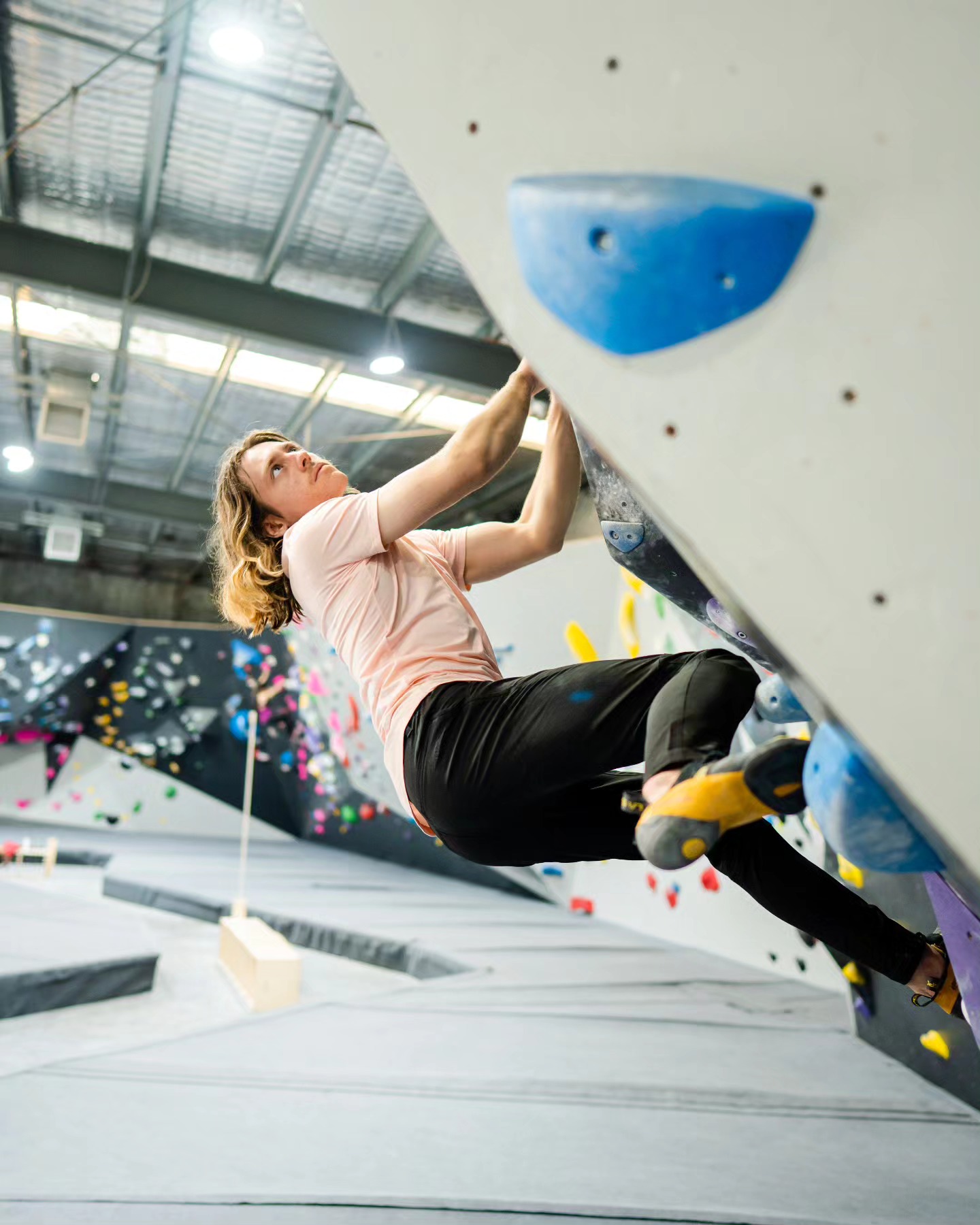 Have you checked out our latest designs and collections? ✨ ⠀
⠀
Introducing the Peach Simplicitee, a perfect blend of comfort and style for your summer sends! 🍑☀️👊 ⠀
⠀
It's time to freshen up your climbing fit! Check them out at chalkupclimbing.com.au 💫⠀
⠀
#chalkupclimbing #chalkupcrushers #climbingapparel #peach #climbingpants #apparel #techwear #newcollection #summer #spring #outdoor #boulderlab #clayton #climbing #bouldering #gym #fitness