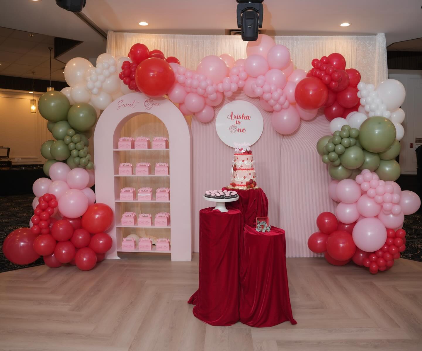 Arisha is 🍓ne
Event Design and Decor: @itspoppin.ca
@jkphotographyfilms_ @justcakesbakeshop @westfieldcountryclub
#berry #firstbirthdayparty #balloonart #birthdaygirl