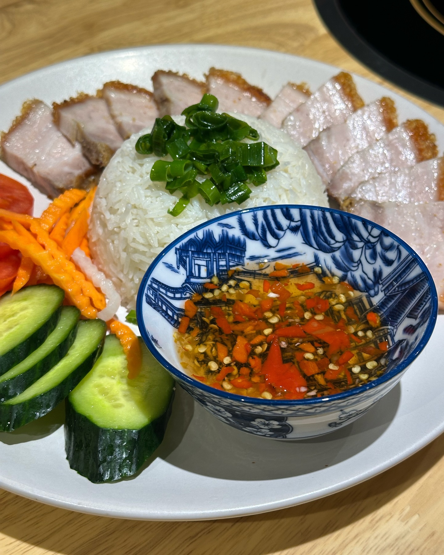 🍛 Cơm Heo Quay 🐷
Crackling Roast Pork with Steam Rice, one of the hottest and go for dish at Q3 Eatery. With the perfect texture of crackling skin and the rich flavour of Q3 signature fish sauce, would be a shame to miss it.
#Q3Eatery #adelaideeats #adelaide #adelaidefood