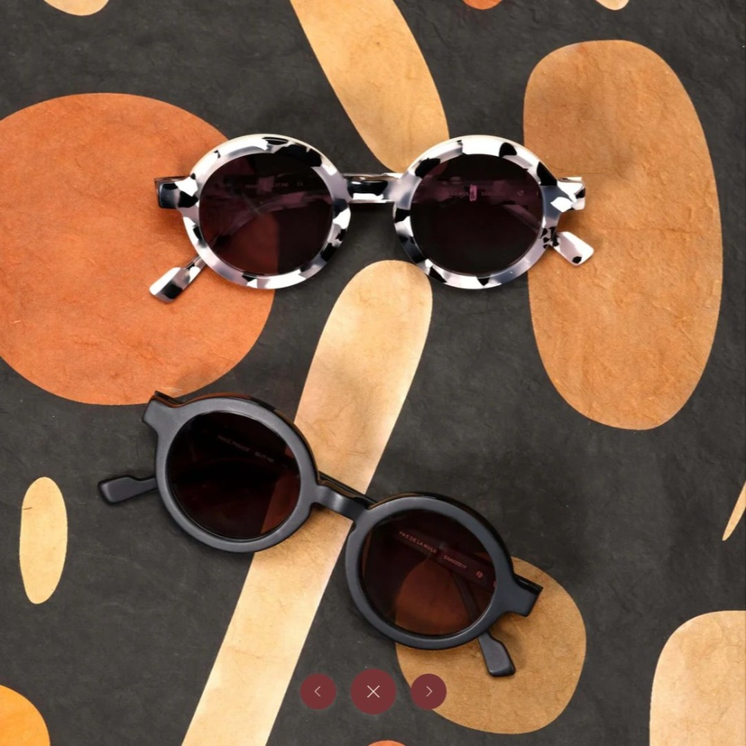 Pas de la Mule by @tarianparis is a must-have with its clean architectural design and bold round shape, it is meticulously crafted from recycled acetate in a duo of colors.
Crafted in a production run of just 500 pieces.
Photo @olivierbraivephotographe