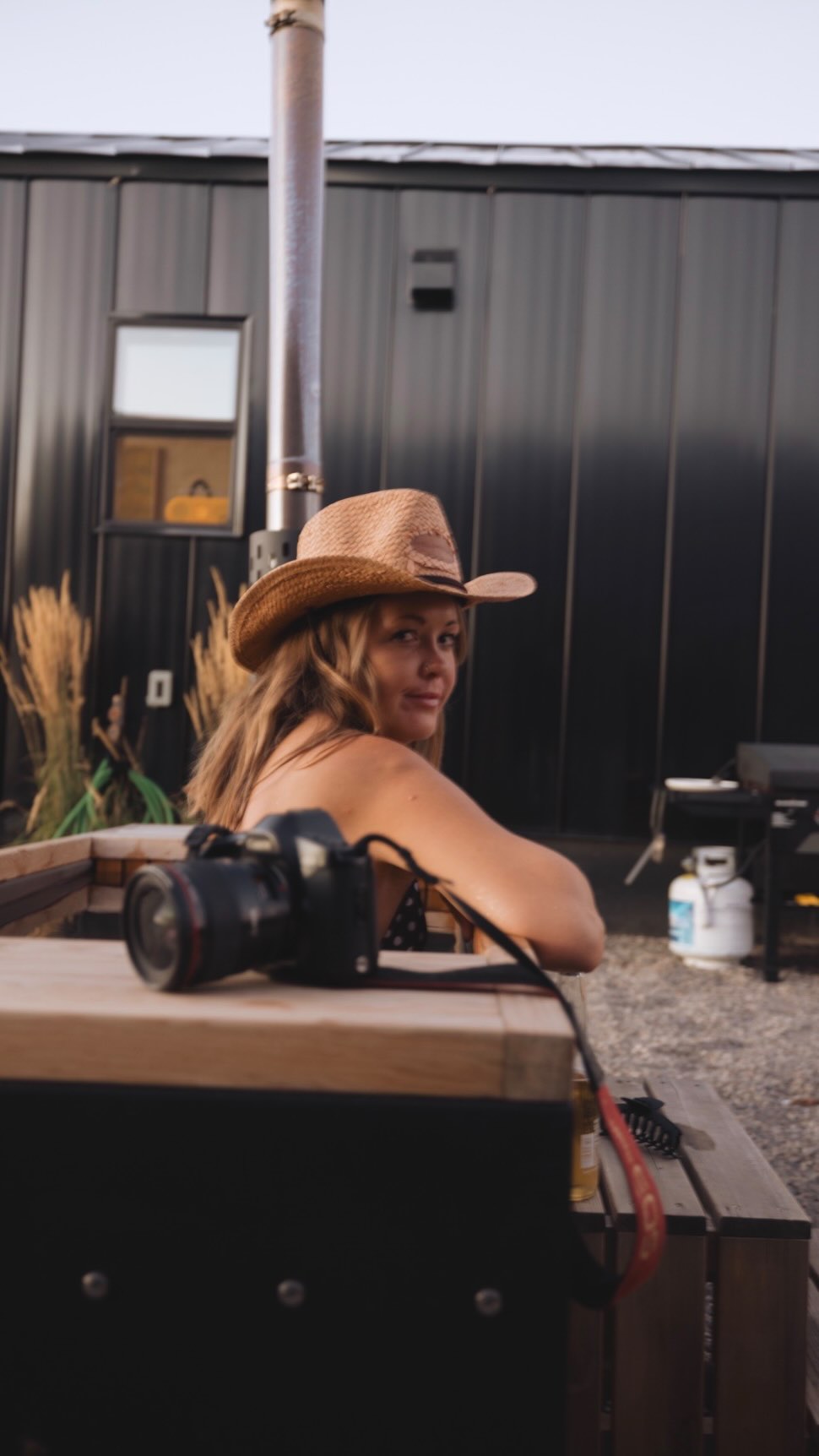 Minutes from Yellowstone National Park, the only boutique hotel in Island Park ✨ Private wood-fired tubs, fishing pond, cold plunges + sauna, and right across from the legendary Henry’s Fork 🎣 Come adventure with us in 2026 🤍
#yellowstonepeakshotel
#yellowstone
#yellowstonenationalparkhotel
#yellowstoneadventure
#flyfishingparadise