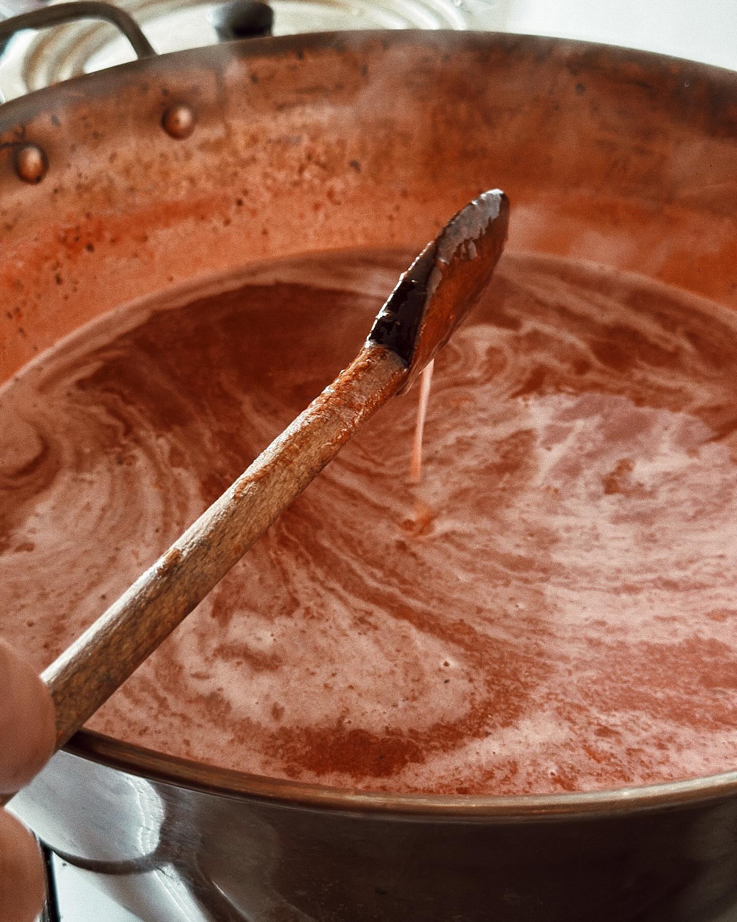 Retour sur la préparation de la confiture de fruits rouges 🍓🍒🫐 pourriez vous en imaginer l’odeur…?