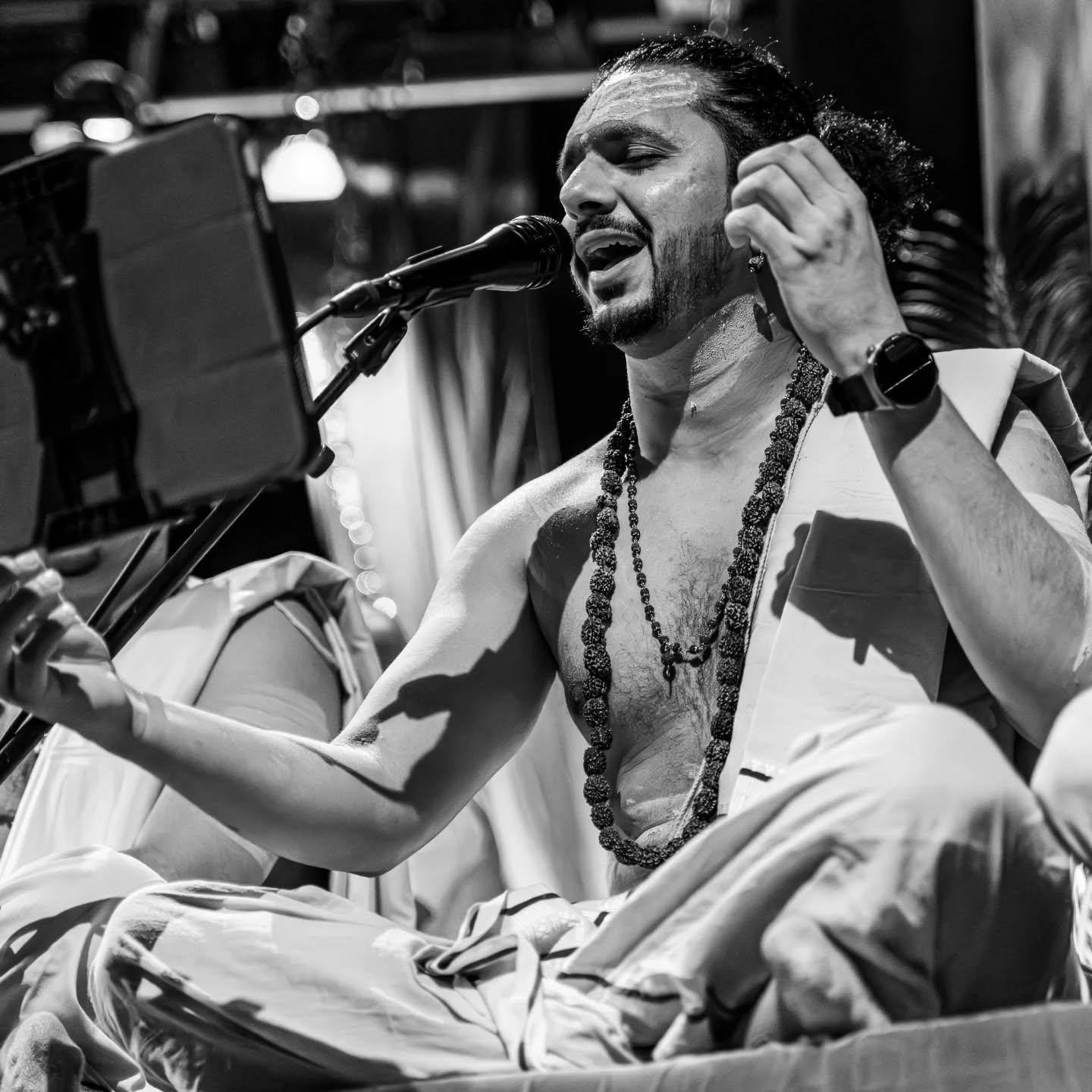 Sur Dhara The Echoes of Eternal Balance
An evening that unfolded quietly, drawing everyone into their own inner journeys. Moments of stillness, sound and reflection, each experienced differently yet shared within the same space.
Beautifully captured by @creationhub.media , these frames hold the essence of the night as it was: honest, fluid and deeply present. Not just an event, but a pause. A reminder of balance, rhythm and connection.
Some moments are meant to be felt rather than explained. This was one of them.
