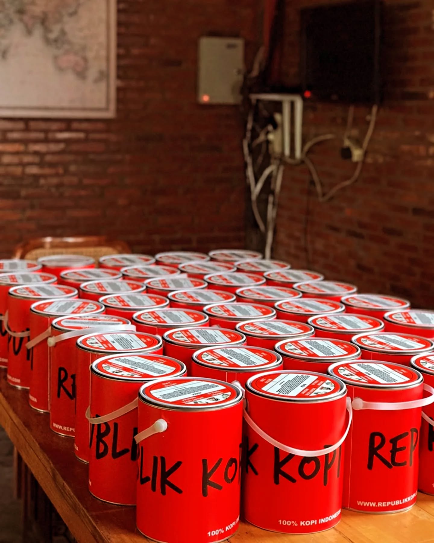 Terima kasih untuk partner outlet yang setuju untuk menggunakan kemasan isi ulang (Kaleng Kopi) dan mengurangi penggunaan kemasan sekali pakai. Mari terus kita jaga alam Indonesia 🇮🇩