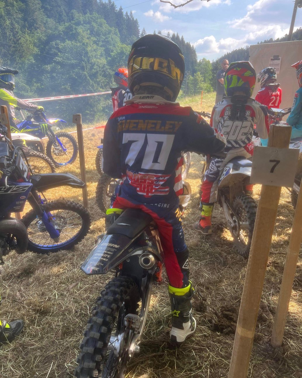 Magnifique week-end de course au Locle. Météo au beau fixe et piste très bien préparée et entretenue par l'AMC Le Locle.
Le pilote évacué en hélicoptère se porte bien et nous lui souhaitons un prompt rétablissement.
Félicitations aux organisateurs !