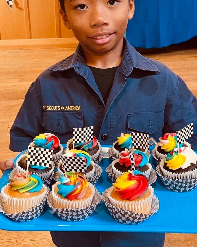 Pinewood Derby Cupcakes served up by our Superscout !