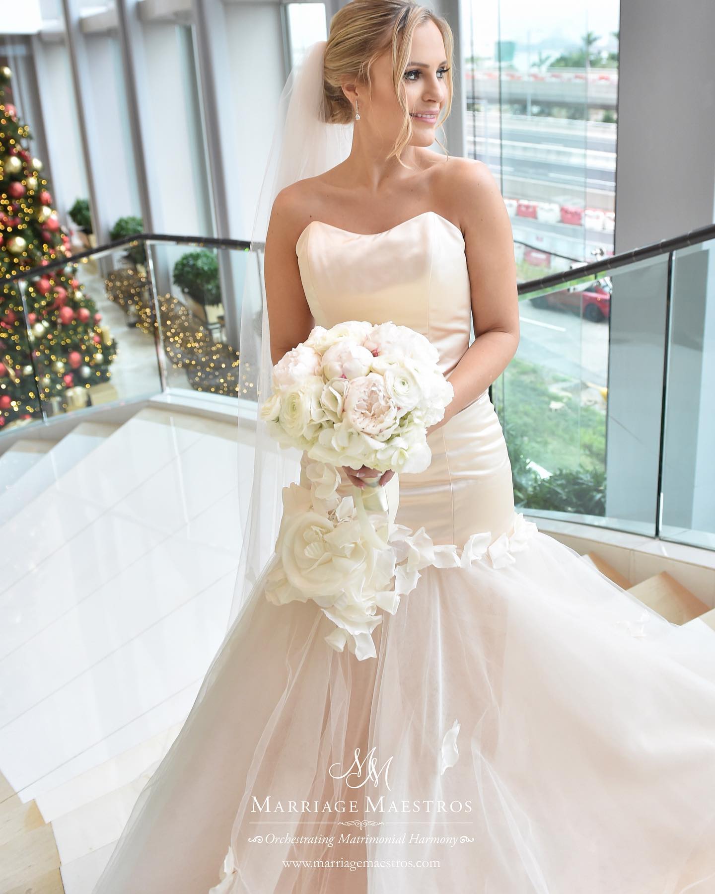 All of my smiles start with you ๐ฐ๐ผโโ๏ธ๐ธ๐ #beautifulbride
.
.
.
Couple: @lilypuhler & Travis
Photo: @aligphoto
Bouquet: @garykwok_flower
Wedding Planning: @marriagemaestros @maestroatlarge
Venue: @fshongkong
#happyanniversary #weddinganniversary #tbt #brideinlove #weddinggown #bridalbouquet #brideportrait #hkweddingplanner #weddingplannerhongkong #fourseasonshk #fourseasonswedding #weddingplanner #weddinginspiration #MMcouple #MMweddings #marriagemaestros #weddingmaestros #maestroatlarge
