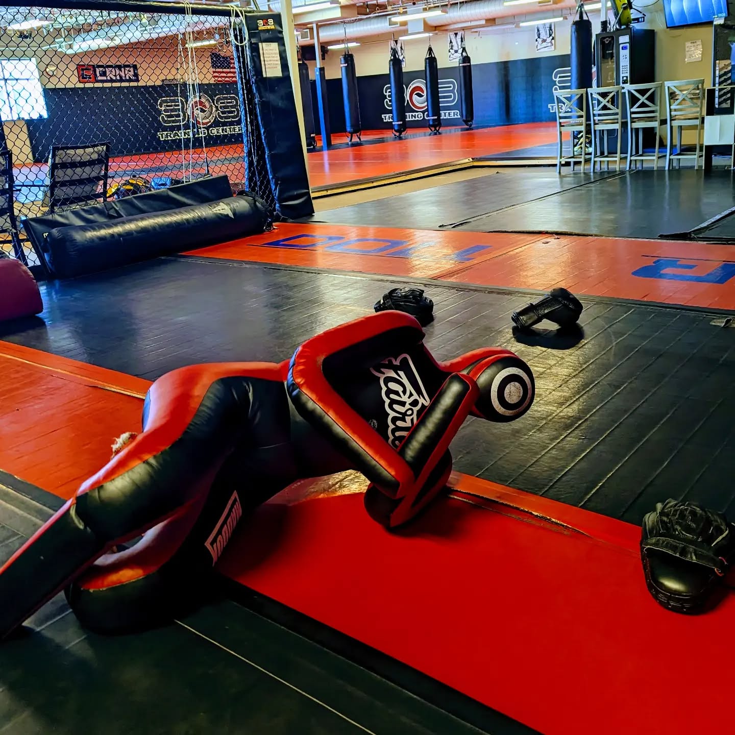 The training dummy had a rough day today. My two clients spent a lot of time beating him up and working hard on all the things. I'm so honored to have this opportunity!
#traumainformed #selfdefense #flowstate