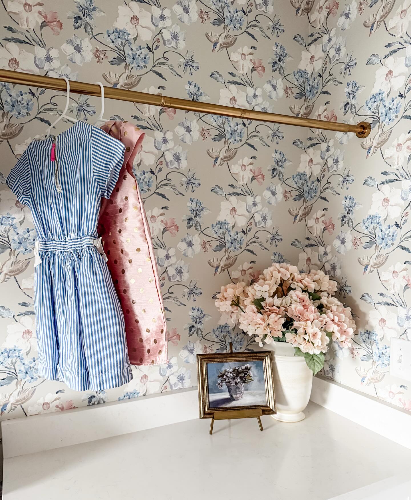Laundry rooms are rarely the star of the home—but with the right details, they can be.
A classic wallpaper sets the tone, while simple accessories bring warmth and balance. It’s a reminder that good design isn’t about overdoing it—it’s about choosing pieces that make everyday spaces feel finished.
#laundry #laundryroom #laundryroommakeover #smallspaces #laundryroomdecor