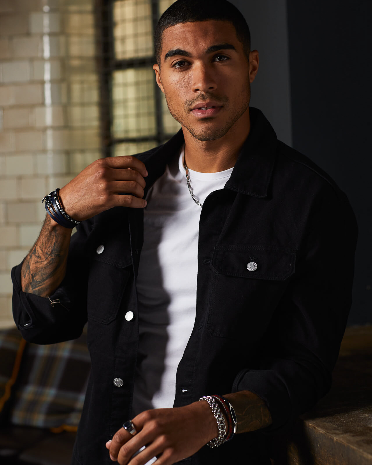 #GETTHELOOK ⚡
Team up our anchor leather and paracord bracelets, with some chunky metal pieces for an on-trend look day or night.
#FredBennett #WearingFredBennett