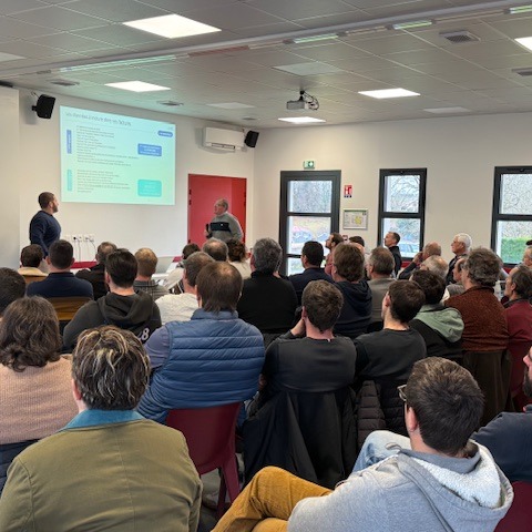 La dynamique continue avec une très belle réunion à Castetis, organisée par le bureau d’Orthez, où plus de 50 adhérents ont répondu présents 👥.
Dans une ambiance conviviale et interactive, les échanges ont été riches, fluides et très appréciés. Les participants sont repartis ravis de la qualité des discussions et des informations partagées ✨.
Au cœur de la rencontre :
L’importance de choisir sa plateforme agréée avant le 1er septembre 2026, dans le cadre de la réforme de la facturation électronique.
👉 De nombreux adhérents ont d’ailleurs mandaté l’ADER pour effectuer ce choix pour eux, réaffirmant ainsi leur confiance dans notre accompagnement.
L’ADER poursuit activement le déploiement de son Bureau Numérique, un outil pensé pour faciliter la gestion quotidienne et sécuriser les démarches administratives. Un plan de formation complet est également en cours pour accompagner chaque adhérent dans sa transition numérique 💼.
Un grand merci à toutes et tous pour votre présence, votre confiance et la qualité des échanges 🙏.
#ADER #TransitionNumérique #FacturationÉlectronique #Agriculture #Accompagnement