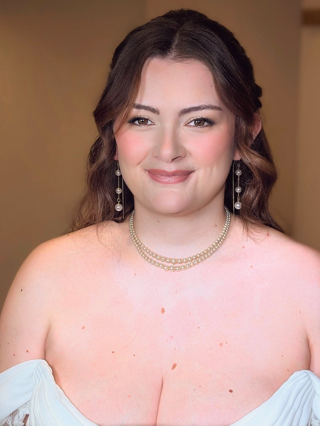 Beautiful morning with Emily and her bridal party at @dodfordmanor
It was such a pleasure to do their hair and makeup. Emily went for my signature style, her just elevated!
She looked absolutely stunning - everything was just perfect.
Lovely to see @kimberley_h_photography
#bridalbeauty #weddingmakeup #bridalmakeup #bridetobe #weddingday