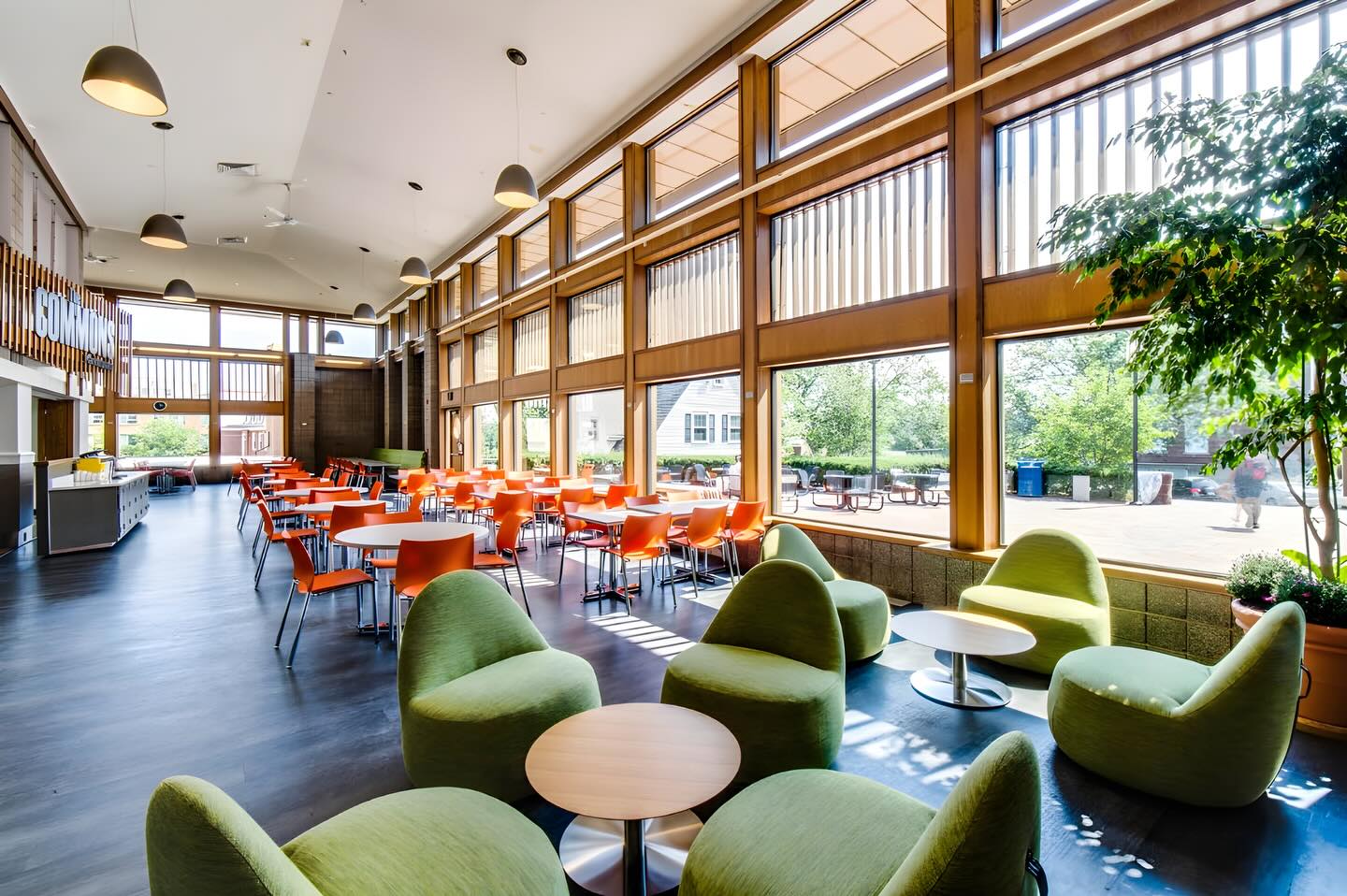 For the Tufts University Commons Dining Hall, we focused on enhancing the day-to-day experience for students and staff alike. By reorienting the main entry and introducing clear sightlines, we transformed the dining hall into an inviting, flexible hub. 👣🏛️
Whether it’s a quick stop at the grab-and-go market or a relaxed meal in the lounge, the space was built to adapt to the high-energy pulse of campus life. 🍴☕️🎓
It’s a project that reminds us: when flow meets function, everyone wins. 🏆👋
#CampusLife #Tufts #ldlstudio #StudentExperience