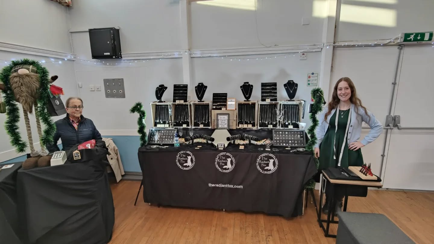 HAPPY BIRTHDAY TO US!
9 YEARS... WOW! TIME FLIES.
All set up at @hagleyvillagemarket for our 9th birthday.
Pop on down and say hello!
#theradiantfox #hagleyvillagemarket #christmasfayre #christmasfair #Christmas #christmasmarket #9thbirthday #happybirthday #happybirthdaytome