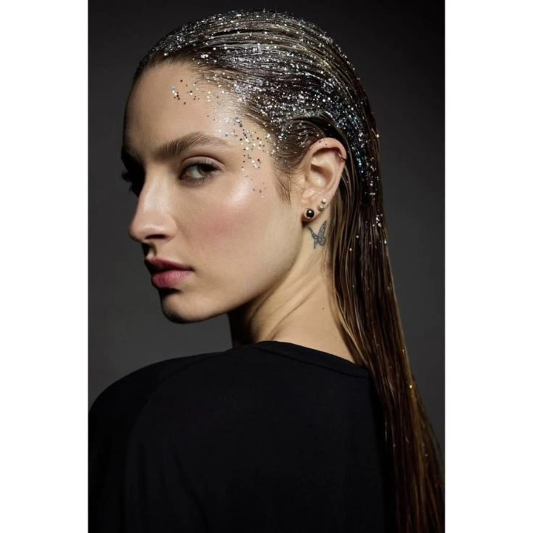 LE GLITTER n'est pas réservé qu'au #Défilé ni #Shooting
Il prend place en toute occasion pour cette fin d'année
.
AUDREY ELP | HAiR & MAKEUP ARTIST
✨ Réserver votre appel pour plus d'info/devis sur le lien en bio : @audrey.elp
#TalkShow #mode #tourcoing #fashion #fashionweek #fashionshow #model #mannequin #topmodel #moda #show #international #hautecouture #ilovemyjob #topmodeleuropeofficial #dysonhair #dress #photography #fashionstyle #culturemode #parisfashionweek #beauty #couture #fashiondesign