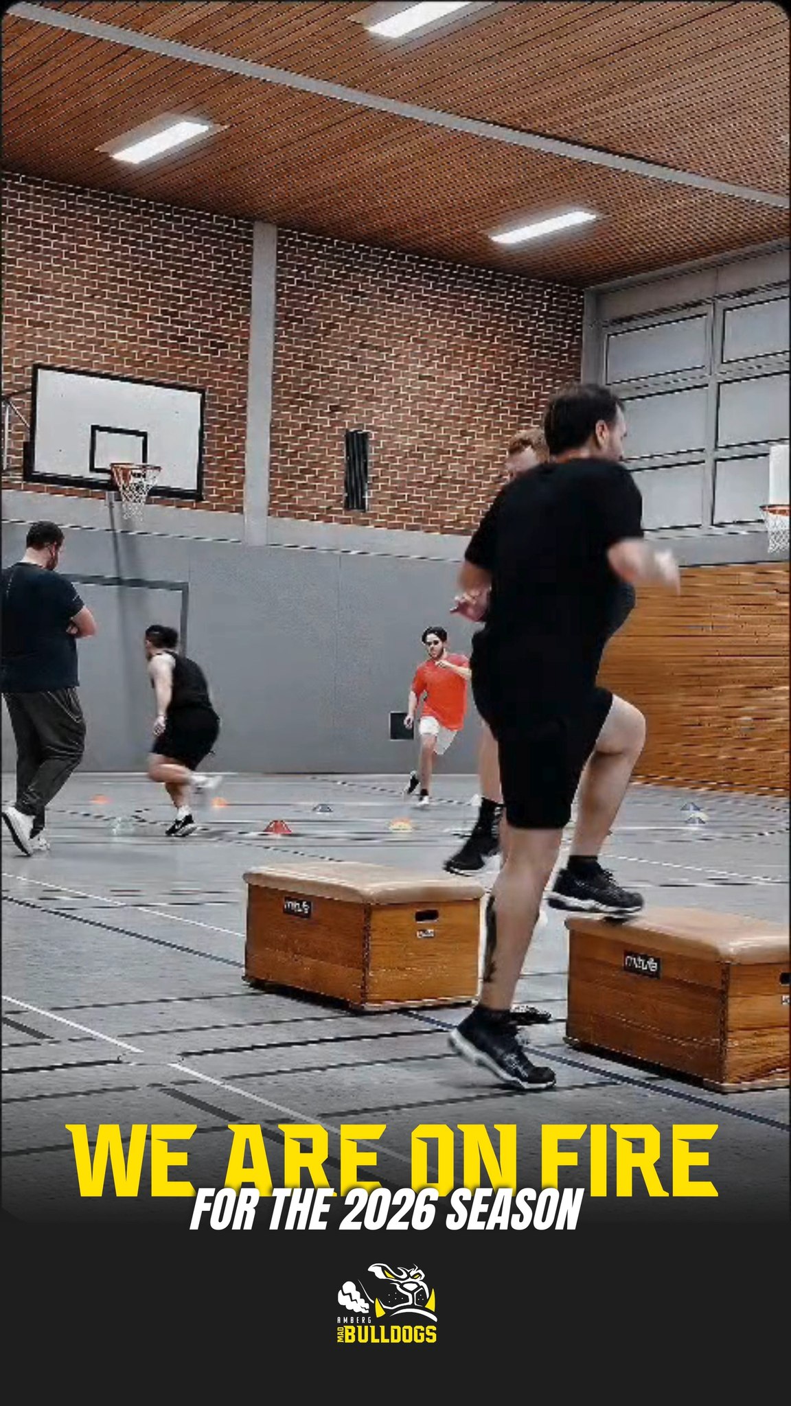 Full Focus auf 2026. 🏈👀 Die Arbeit im Hintergrund läuft auf Hochtouren. Seid ihr bereit?
#MadBulldogs #AmericanFootball #Season2026 #IndoorPractice #WorkHardPlayHard #GrindMode #Amberg