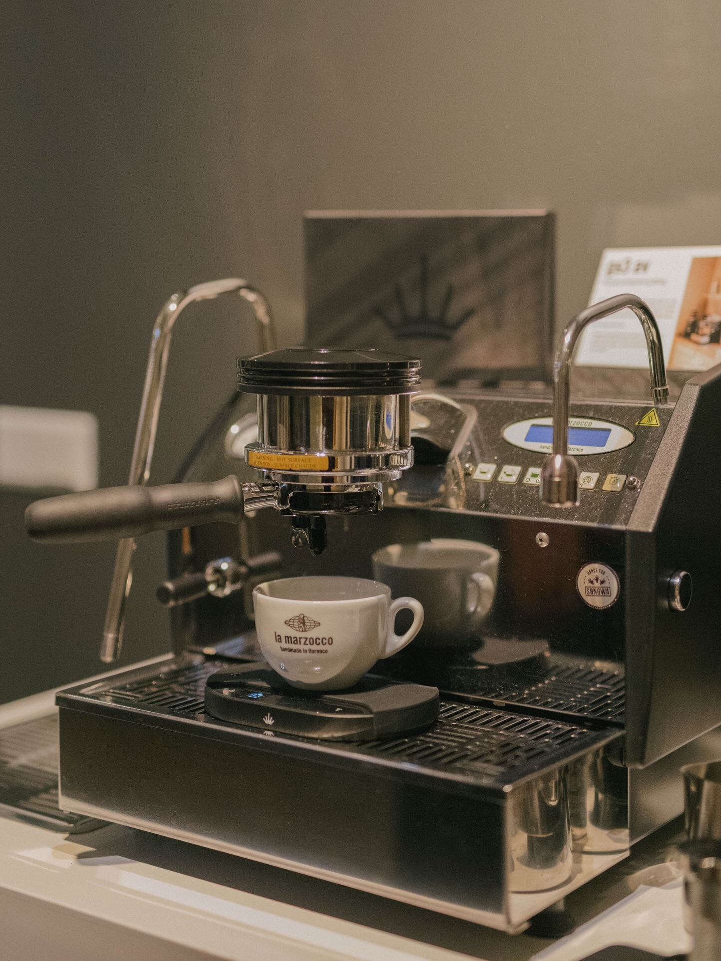 This weekend, at the Danish Coffee Festival - @scadenmark, we will bring you up close to @mahlkonig's latest technology; Grind-by-Sync system!
Join us for a unique experience, where you'll get a feel for what the future of workflow looks like. 💫
Get updated, test new equipment, and connect with others in the coffee community. Stay in Sync!