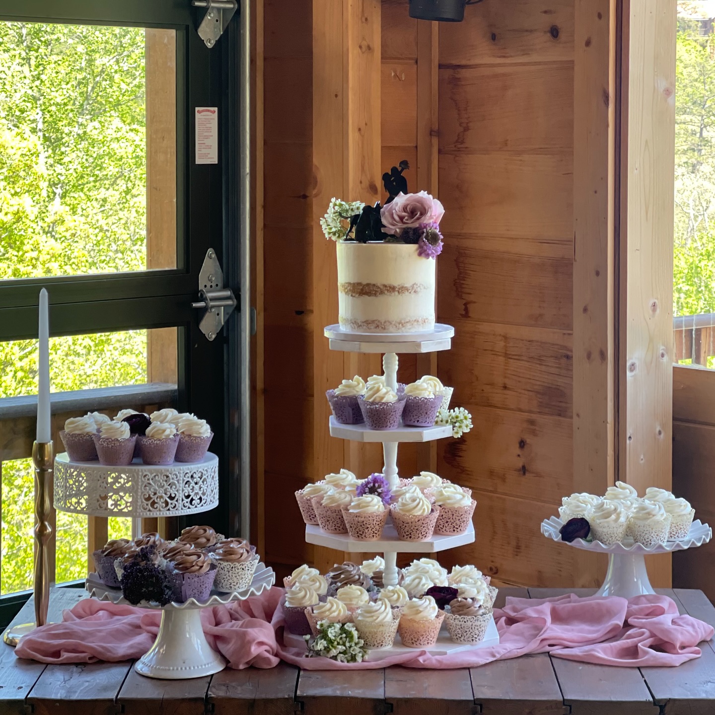 Hey destination brides!
No need to pack a truck, rent a U Haul or spend hours online looking for extra decor pieces.
We can provide everything you see here…. In whatever color palette you want.
Let’s talk cake and décor.
#wedknoxville #weddingcaketabledecor #knoxvilleweddingplanner