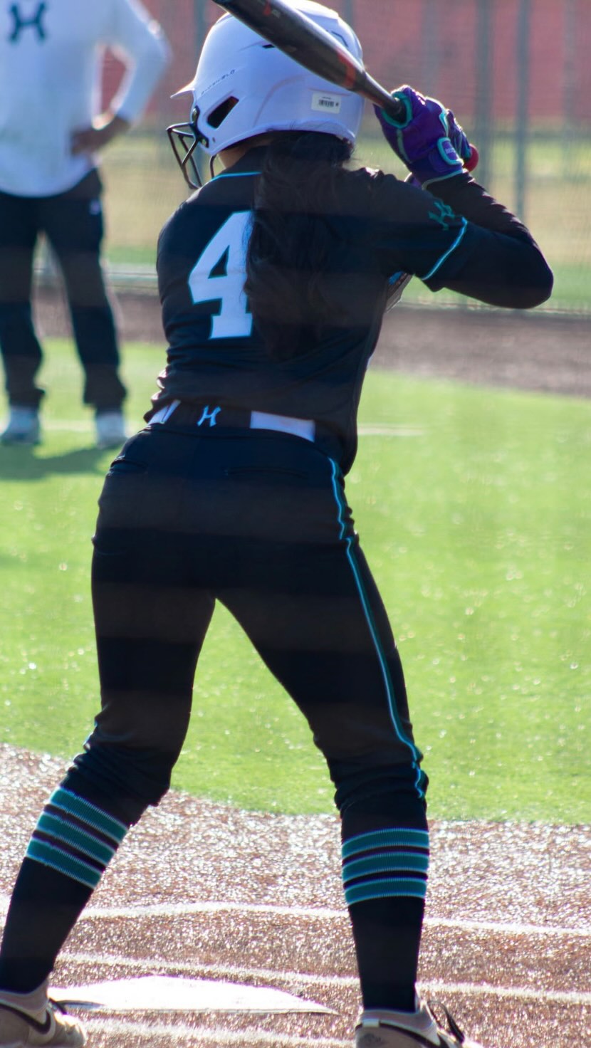 Leah Zapien ( @leah.__zapien ) 2029 OF, Work with Leah has focused on her hitting mechanics through enhanced ground reaction force utilization and extended ball direction. We’ve also emphasized maintaining a lower center of mass to use as much force application from the ground to help the sequence of the swing become a lot smoother and efficient. Lastly, we’ve incorporated the @_maxbp machine into her training regimen to strengthen pitch recognition skills and improve adaptive responses to varying pitch types and velocity. To book with me text “TWIN” at 281-881-6260.