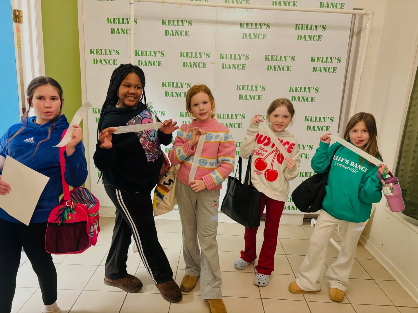 SILVER SENSATIONS!!! Hip Hop A is focused on Fairy Tale ending
#idanceatkellys #kellysdance #afairytaleaffair #summervillesc