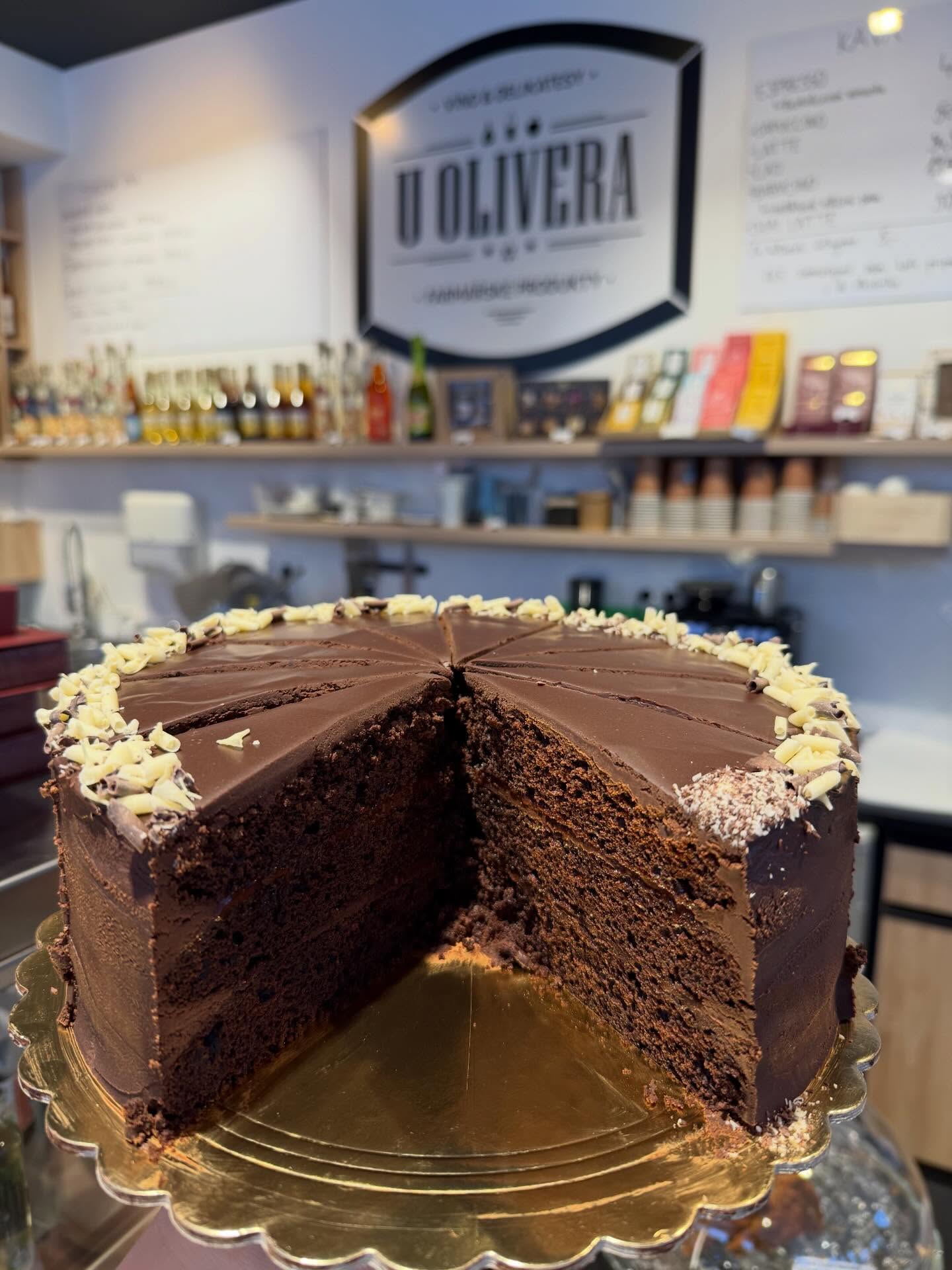 📢📢📢Hlášení:
1.Bezlepková pekárna @doktor_pekar opět peče🥳🥳
2. Dnes se rozdáva pololetní vysvedčení a myslíme si, že každý zaslouží odměnu za to, že to máme za sebou - děti, rodiče, učitelé😃 a tento čokodort už je pro některé taková tradice…ale máme taky jiné věci - například víno😃