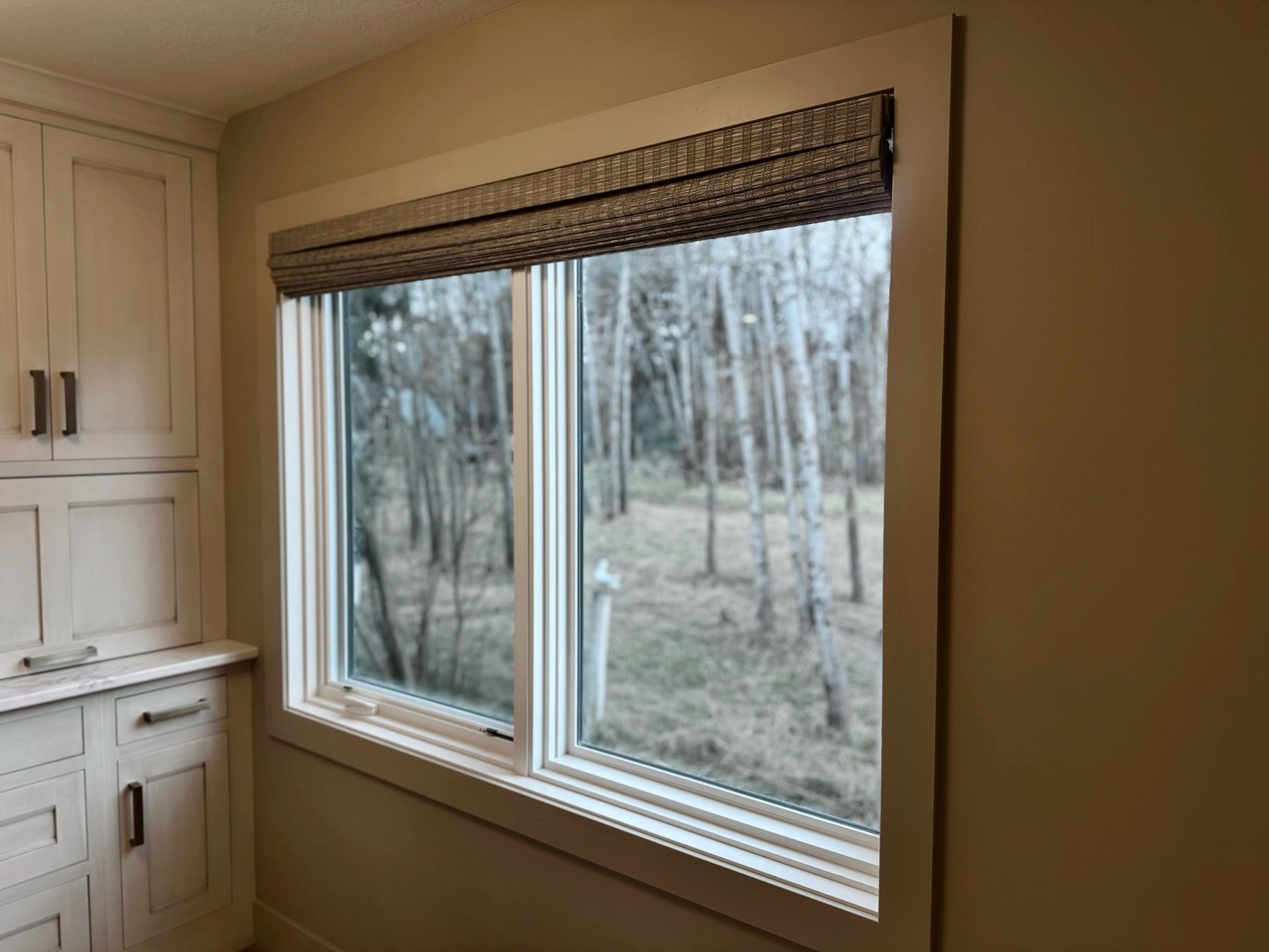 Not all shades are created equal.
Some get tucked away when not in use…
These woven woods said, “absolutely not.”
Even fully open, their natural texture and perfectly stacked folds stay on display, exactly as they should. 🌾
#1889interiors | #wovenwoods #customwindowtreatments #montanadesign
#naturaltextures