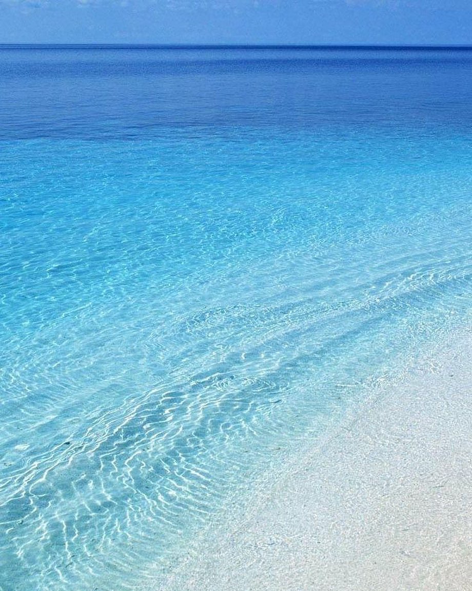White sand, blue water..๐ #aegeanresidence #aegeansea #beach #sand #crystalclearwater #greece_travel #greece #vacation