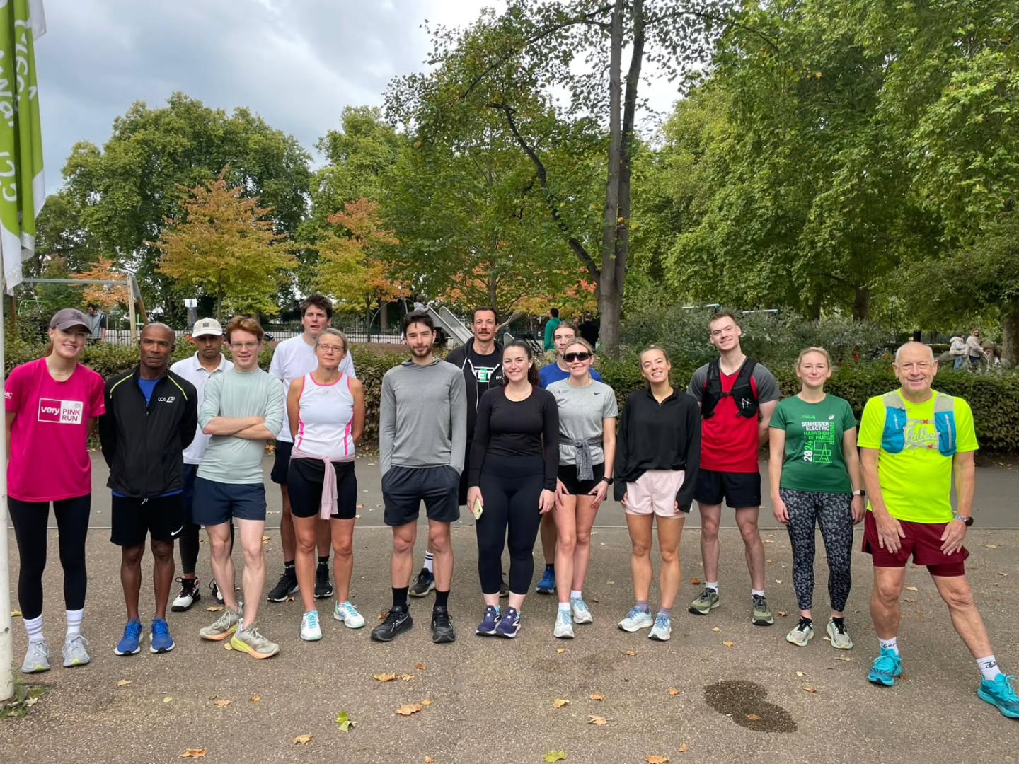 Who is joining us for 10@10 tomorrow?
⏰️10am
📍Outside The Teahouse, Bishops Park
🏃🏻♀️🏃🏾♂️10km or 10mi
.
Your run leader will be Hugo. All welcome, chatty runs encouraged 🏃🏾♂️🏃🏻♀️
.
#running #runnersofinstagram #fulhamrunningclub #runningclub #socialrun