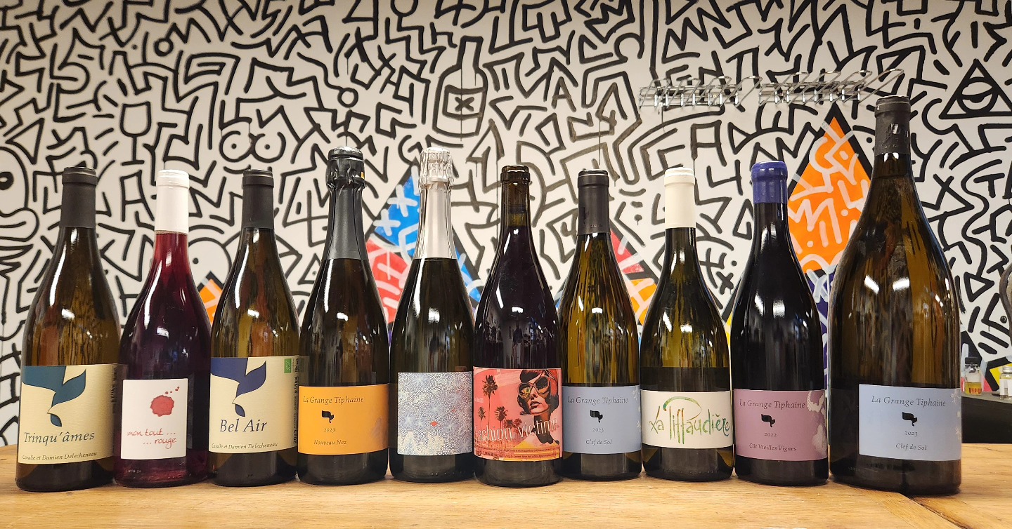 Arrivage de Loire !!
@domaine_de_la_piffaudiere_
@amicalement_vin
@lagrangetiphaine_officiel
Du sauvignon, du chenin, du pineau d'Aunis, du Côt !!!
On va se régaler pour Pâques !!!
🐇🐣
#lanatureduvin
#saintgenispouilly
#saintjulienengenevois
#geneve
#thoiry
#ferneyvoltaire
#divonnelesbains
#annecy
Dispo également @lanatureduvin