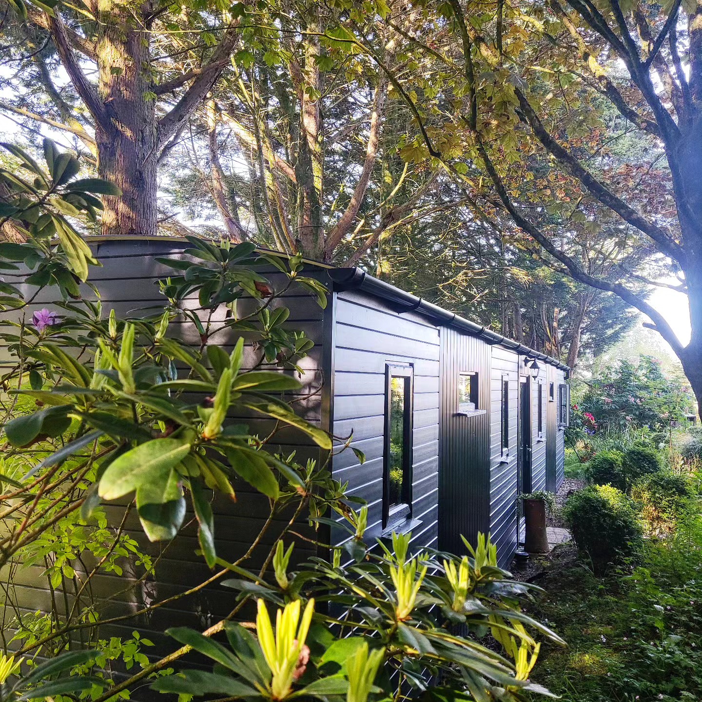 'Maple' our gorgeous upcycled quarry wagons 🍁
Sits nestled under the woodland walk trees, looking out amongst the beautiful foliage.
This area of the garden is planted to showcase plants that grow perfectly in shaded areas or North facing gardens 🌱 #inspiration
We designed Maple with everything in mind for comfort and relaxation.
From the inside out, Dan and I have upcycled all we could... from the huge sunroom window that looks out onto the fields, the kitchen walls made of Maple wood from a primary school floor, to the outside cladding made of recycled CD cases!
Creating Maple was a labour of love.
We trust you will visit Maple and experience the wholesome and nurturing space
💕
Book here - www.thegreenhousespa.co.uk
#chelseaflowershow #shadedgarden #fields #shade #bright #foliage #wildflowers #showcase #montydon #labouroflove #maple #mapletree #gumtree #recycled #glamping #camping #cornwall #floors #walls #window #cladding #cdcase #nurturing #wholesome #retreat #northfacinggarden #southfacing #thegreenhousesparetreat #bathroom