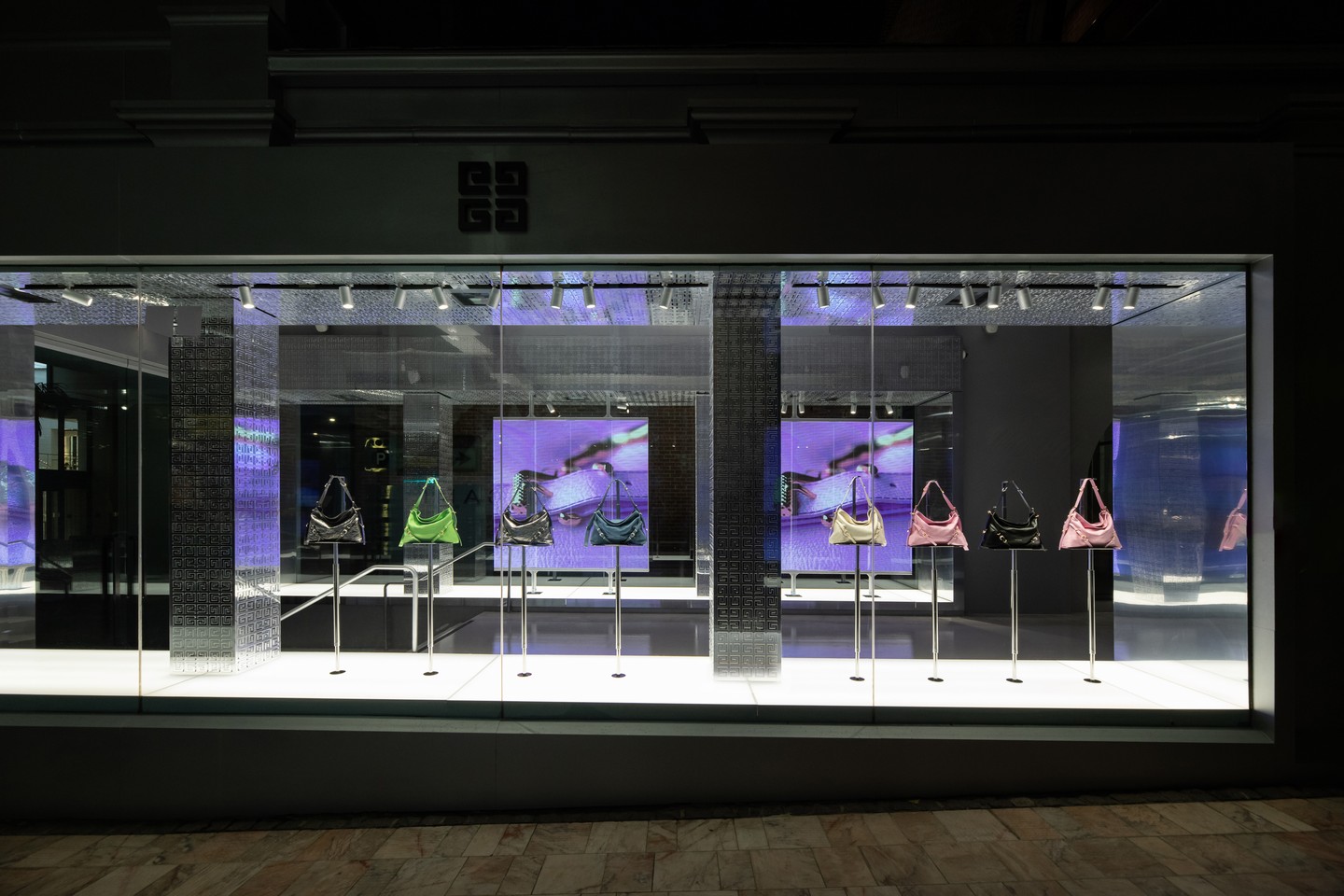 The world of @givenchy. An immersive experience that seamlessly blends technology, artistry, and fashion.