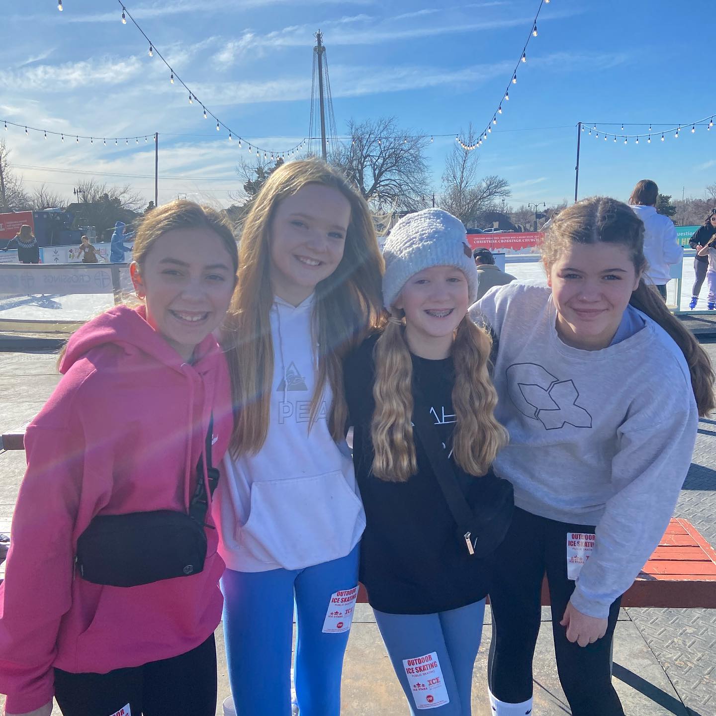 Happy Friday ❄️⛸️🤍 #friends #icerink #edmondok